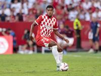 Jhon Solis of Girona FC controls the ball during the La Liga EA Sports match between Sevilla FC and Girona CF at Nuevo Mirandilla in Seville...