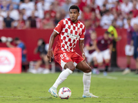 Jhon Solis of Girona FC controls the ball during the La Liga EA Sports match between Sevilla FC and Girona CF at Nuevo Mirandilla in Seville...