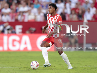 Jhon Solis of Girona FC controls the ball during the La Liga EA Sports match between Sevilla FC and Girona CF at Nuevo Mirandilla in Seville...