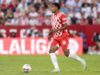 Jhon Solis of Girona FC controls the ball during the La Liga EA Sports match between Sevilla FC and Girona CF at Nuevo Mirandilla in Seville...