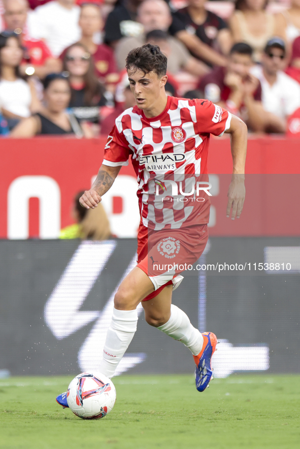 Alejandro Frances of Girona FC runs with the ball during the La Liga EA Sports match between Sevilla FC and Girona CF at Nuevo Mirandilla in...