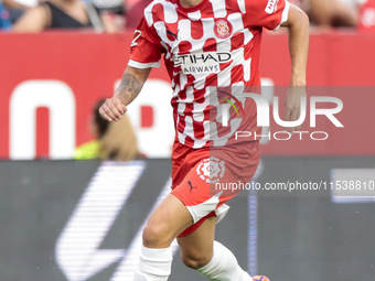 Alejandro Frances of Girona FC runs with the ball during the La Liga EA Sports match between Sevilla FC and Girona CF at Nuevo Mirandilla in...