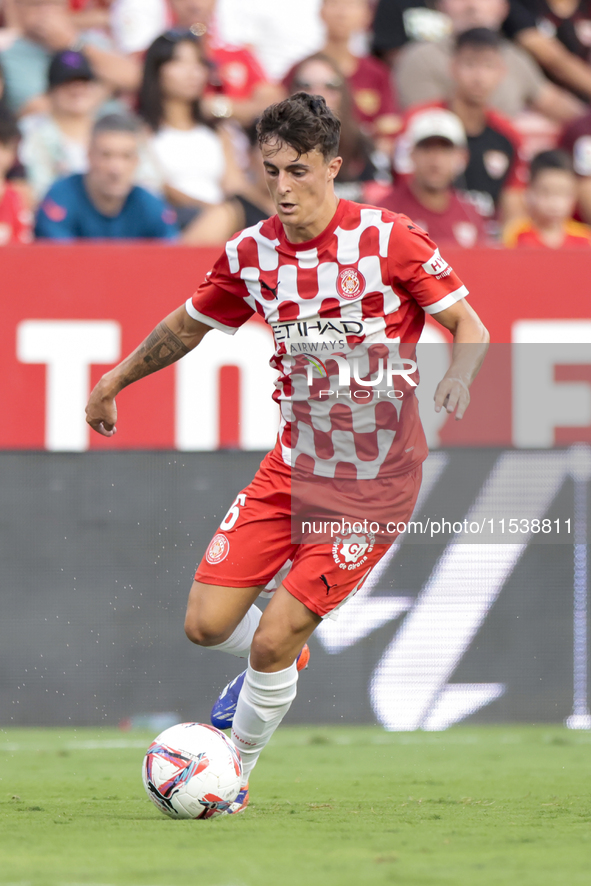 Alejandro Frances of Girona FC runs with the ball during the La Liga EA Sports match between Sevilla FC and Girona CF at Nuevo Mirandilla in...