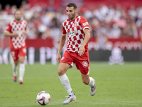 Abel Ruiz of Girona FC runs with the ball during the La Liga EA Sports match between Sevilla FC and Girona CF at Nuevo Mirandilla in Seville...