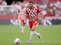 Abel Ruiz of Girona FC runs with the ball during the La Liga EA Sports match between Sevilla FC and Girona CF at Nuevo Mirandilla in Seville...