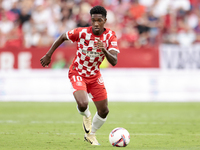 Yaser Asprilia of Girona FC runs with the ball during the La Liga EA Sports match between Sevilla FC and Girona CF at Nuevo Mirandilla in Se...