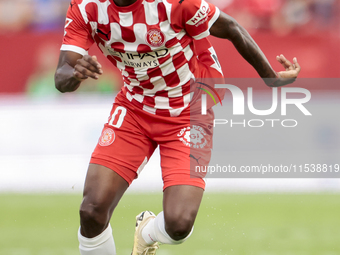 Yaser Asprilia of Girona FC runs with the ball during the La Liga EA Sports match between Sevilla FC and Girona CF at Nuevo Mirandilla in Se...