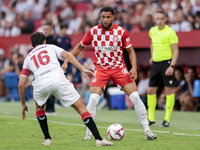 Arnau Danjuma of Girona FC controls the ball during the La Liga EA Sports match between Sevilla FC and Girona CF at Nuevo Mirandilla in Sevi...