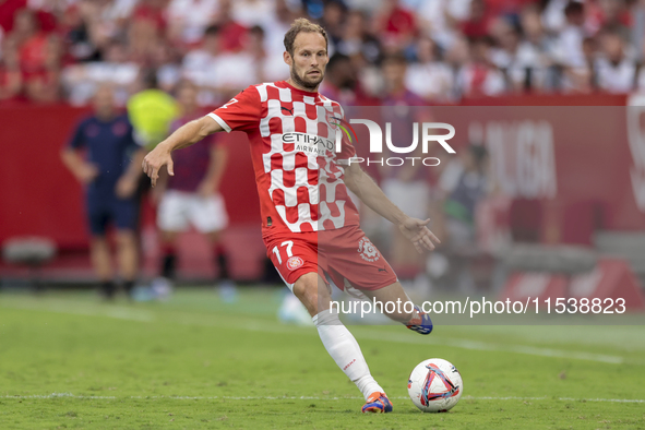 Daley Blind of Girona FC passes the ball during the La Liga EA Sports match between Sevilla FC and Girona CF at Nuevo Mirandilla in Seville,...