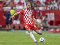 Daley Blind of Girona FC passes the ball during the La Liga EA Sports match between Sevilla FC and Girona CF at Nuevo Mirandilla in Seville,...