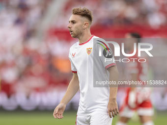 Oriol Romeu of Girona FC during the La Liga EA Sports match between Sevilla FC and Girona CF at Nuevo Mirandilla in Seville, Spain, on Septe...