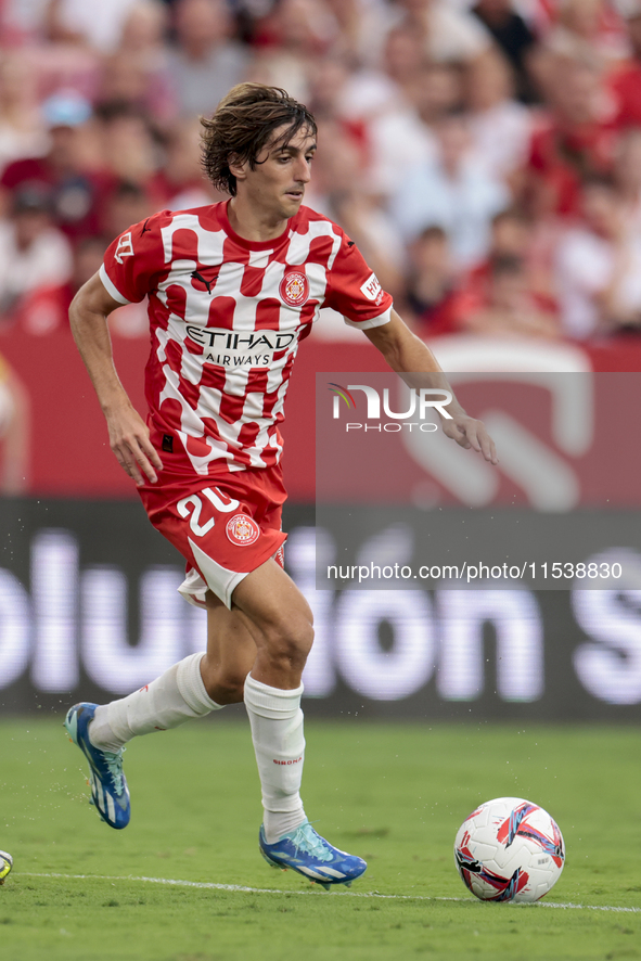 Bryan Gil of Girona FC runs with the ball during the La Liga EA Sports match between Sevilla FC and Girona CF at Nuevo Mirandilla in Seville...