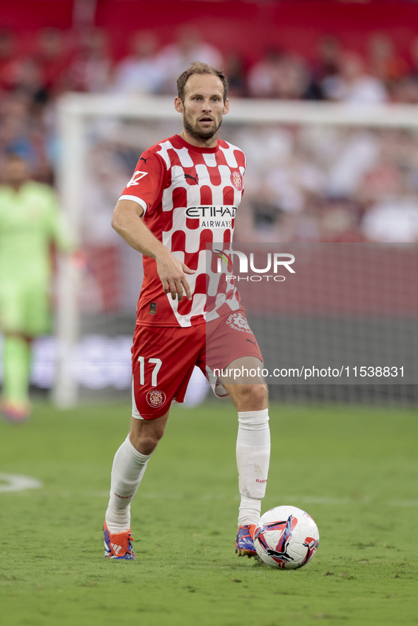 Daley Blind of Girona FC runs with the ball during the La Liga EA Sports match between Sevilla FC and Girona CF at Nuevo Mirandilla in Sevil...