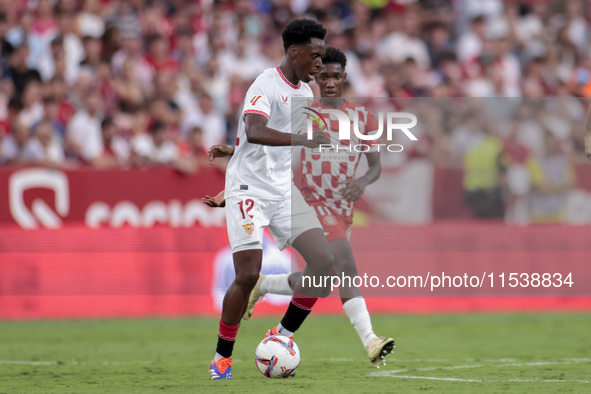 Albert Sambi Lokonga of Sevilla FC controls the ball during the La Liga EA Sports match between Sevilla FC and Girona CF at Nuevo Mirandilla...