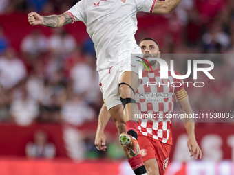 Isaac Romero of Sevilla FC battles for the ball during the La Liga EA Sports match between Sevilla FC and Girona CF at Nuevo Mirandilla in S...