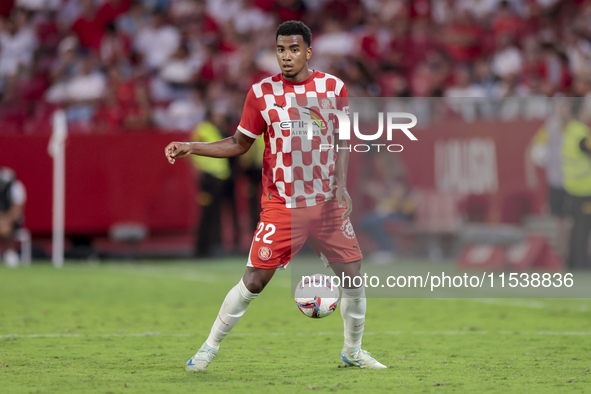 Jhon Solis of Girona FC controls the ball during the La Liga EA Sports match between Sevilla FC and Girona CF at Nuevo Mirandilla in Seville...