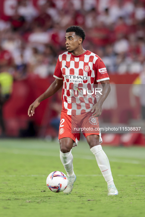 Jhon Solis of Girona FC controls the ball during the La Liga EA Sports match between Sevilla FC and Girona CF at Nuevo Mirandilla in Seville...