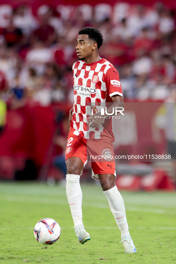 Jhon Solis of Girona FC runs with the ball during the La Liga EA Sports match between Sevilla FC and Girona CF at Nuevo Mirandilla in Sevill...