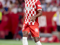 Jhon Solis of Girona FC runs with the ball during the La Liga EA Sports match between Sevilla FC and Girona CF at Nuevo Mirandilla in Sevill...