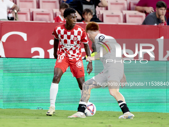 Yaser Asprilia of Girona FC runs with the ball during the La Liga EA Sports match between Sevilla FC and Girona CF at Nuevo Mirandilla in Se...