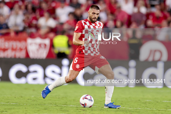 David Lopez of Girona FC passes the ball during the La Liga EA Sports match between Sevilla FC and Girona CF at Nuevo Mirandilla in Seville,...