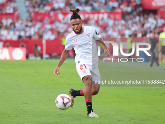 Chidera Ejuke of Sevilla FC controls the ball during the La Liga EA Sports match between Sevilla FC and Girona CF at Nuevo Mirandilla in Sev...