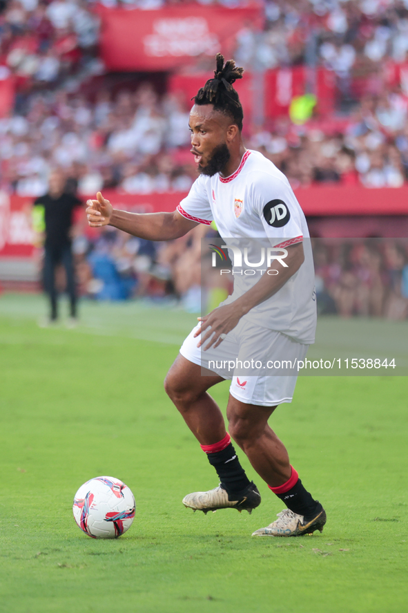 Chidera Ejuke of Sevilla FC controls the ball during the La Liga EA Sports match between Sevilla FC and Girona CF at Nuevo Mirandilla in Sev...