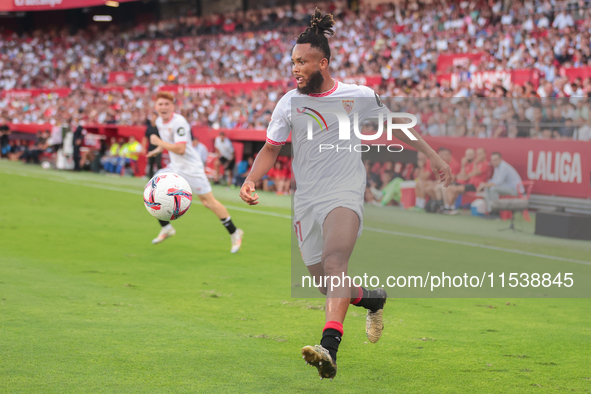 Chidera Ejuke of Sevilla FC controls the ball during the La Liga EA Sports match between Sevilla FC and Girona CF at Nuevo Mirandilla in Sev...