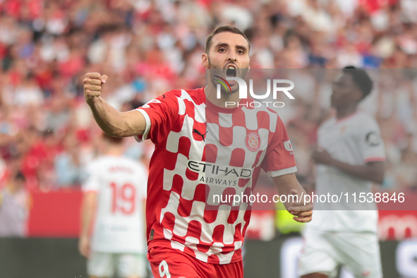 Abel Ruiz of Girona FC celebrates a goal during the La Liga EA Sports match between Sevilla FC and Girona CF at Nuevo Mirandilla in Seville,...