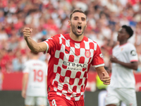 Abel Ruiz of Girona FC celebrates a goal during the La Liga EA Sports match between Sevilla FC and Girona CF at Nuevo Mirandilla in Seville,...