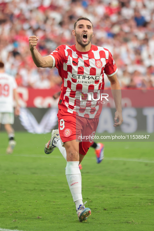 Abel Ruiz of Girona FC celebrates a goal during the La Liga EA Sports match between Sevilla FC and Girona CF at Nuevo Mirandilla in Seville,...