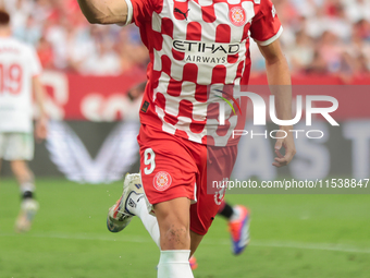 Abel Ruiz of Girona FC celebrates a goal during the La Liga EA Sports match between Sevilla FC and Girona CF at Nuevo Mirandilla in Seville,...