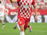 Abel Ruiz of Girona FC celebrates a goal during the La Liga EA Sports match between Sevilla FC and Girona CF at Nuevo Mirandilla in Seville,...