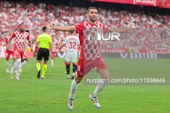 Abel Ruiz of Girona FC celebrates a goal during the La Liga EA Sports match between Sevilla FC and Girona CF at Nuevo Mirandilla in Seville,...