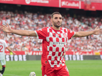 Abel Ruiz of Girona FC celebrates a goal during the La Liga EA Sports match between Sevilla FC and Girona CF at Nuevo Mirandilla in Seville,...