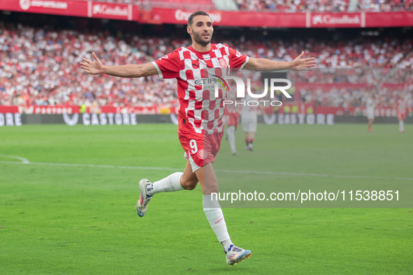 Abel Ruiz of Girona FC celebrates a goal during the La Liga EA Sports match between Sevilla FC and Girona CF at Nuevo Mirandilla in Seville,...