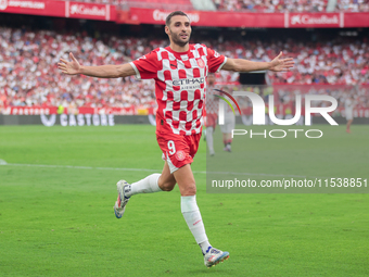 Abel Ruiz of Girona FC celebrates a goal during the La Liga EA Sports match between Sevilla FC and Girona CF at Nuevo Mirandilla in Seville,...