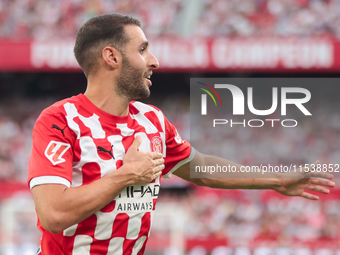 Abel Ruiz of Girona FC celebrates a goal during the La Liga EA Sports match between Sevilla FC and Girona CF at Nuevo Mirandilla in Seville,...