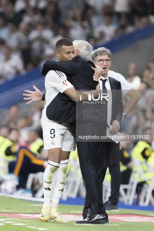 Real Madrid coach Carlo Ancelotti and Kylian Mbappe of Real Madrid hug each other during the La Liga 2024/25 match between Real Madrid and R...