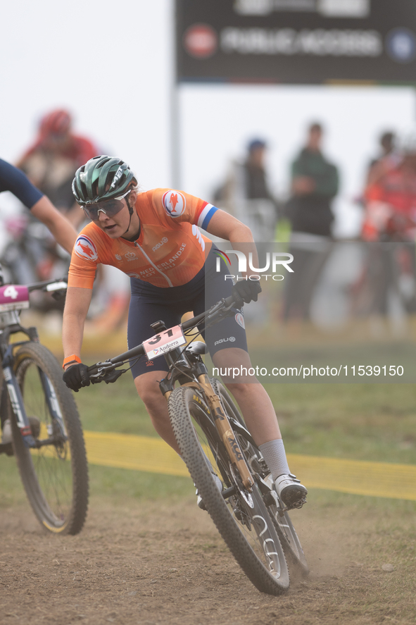 Anne Tauber of the Netherlands competes in the UCI Mountain Bike World Championships Women in Pal Arinsal, Andorra, on September 1, 2024. 