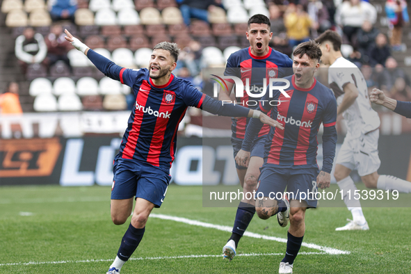 Ivan Leguizamon of San Lorenzo celebrates with his teammates after scoring the first goal of his team during a match between Platense and Sa...