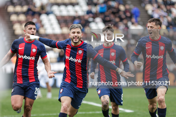 Ivan Leguizamon of San Lorenzo celebrates with his teammates after scoring the first goal of his team during a match between Platense and Sa...