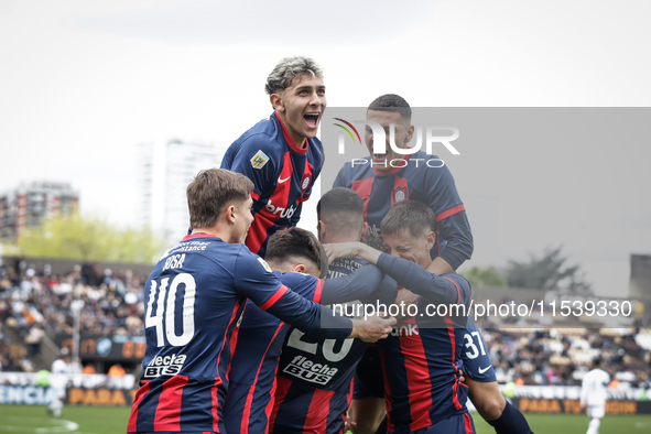 Ivan Leguizamon of San Lorenzo celebrates with his teammates after scoring the first goal of his team during a match between Platense and Sa...