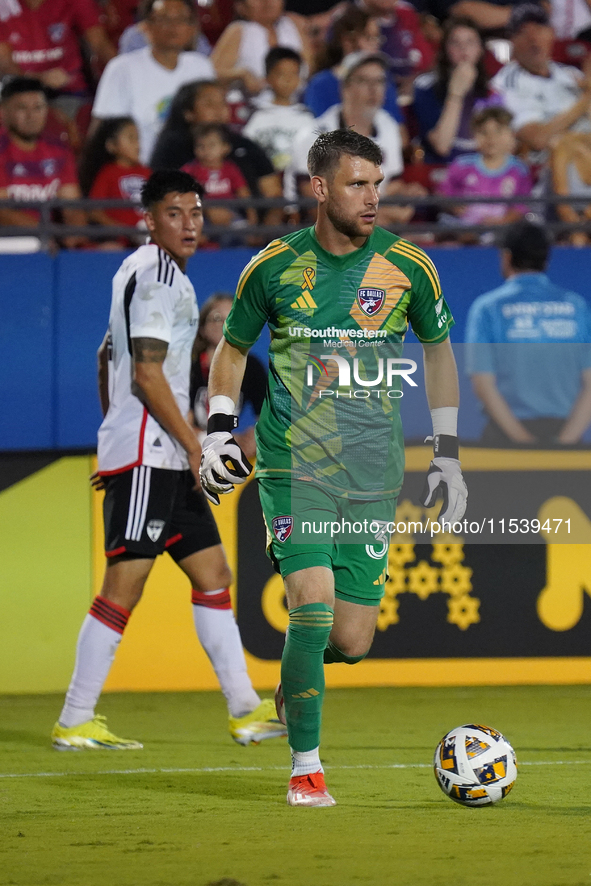 FC Dallas goalkeeper Maarten Paes #30 controls the ball during the MLS match between FC Dallas and Colorado Rapids at Toyota Stadium in Fris...