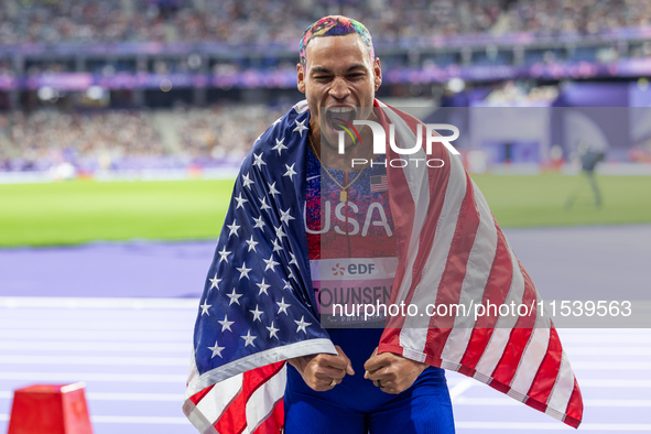 Roderick Townsend-Roberts of the United States of America reacts after he wins the gold medal during the Men's High Jump - T47 at Stade de F...