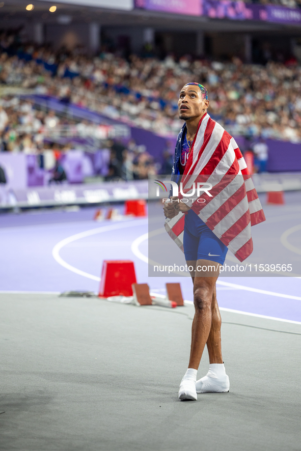 Roderick Townsend-Roberts of the United States of America reacts after he wins the gold medal during the Men's High Jump - T47 at Stade de F...