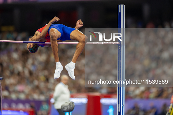 Roderick Townsend-Roberts of the United States of America competes in the Men's High Jump - T47 at Stade de France during the Paris 2024 Par...