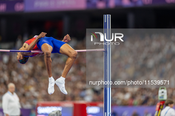 Roderick Townsend-Roberts of the United States of America competes in the Men's High Jump - T47 at Stade de France during the Paris 2024 Par...