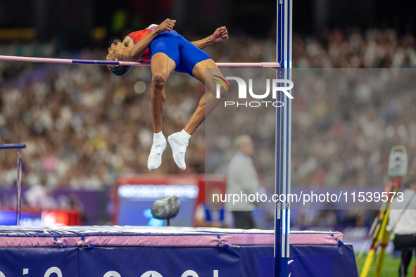 Roderick Townsend-Roberts of the United States of America competes in the Men's High Jump - T47 at Stade de France during the Paris 2024 Par...