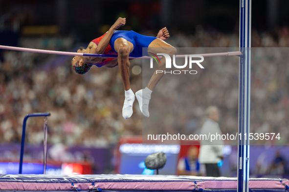 Roderick Townsend-Roberts of the United States of America competes in the Men's High Jump - T47 at Stade de France during the Paris 2024 Par...